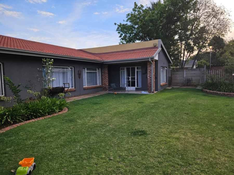 To Let 3 Bedroom Property for Rent in Riebeeckstad Free State